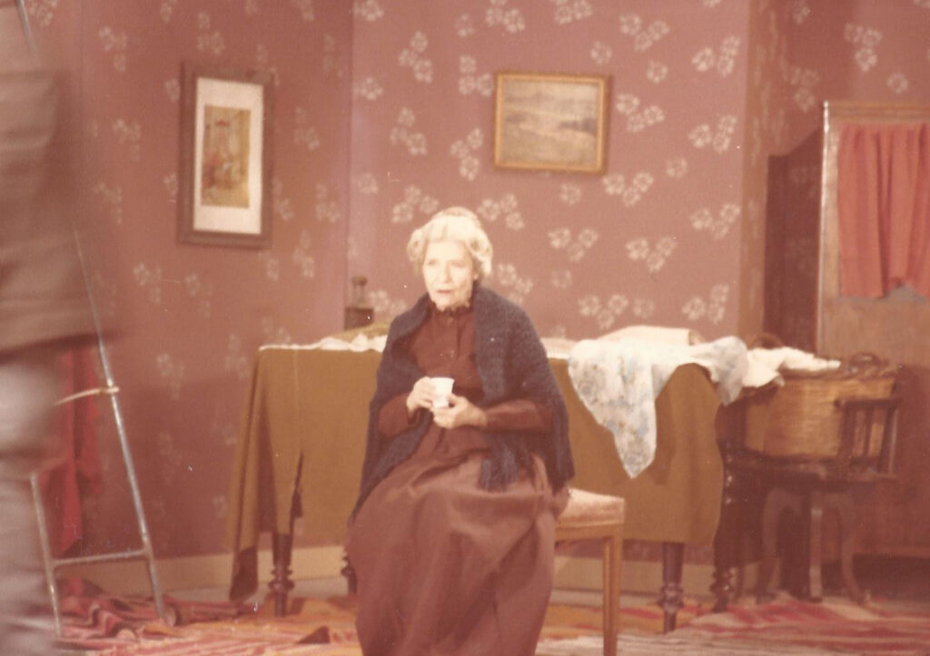 tainia ert Tania Armpouzou (4)